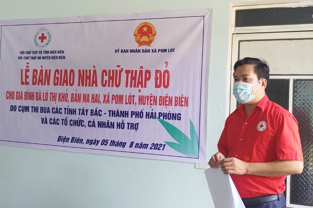 Bàn giao "Nhà chữ thập đỏ" cho hộ đặc biệt khó khăn